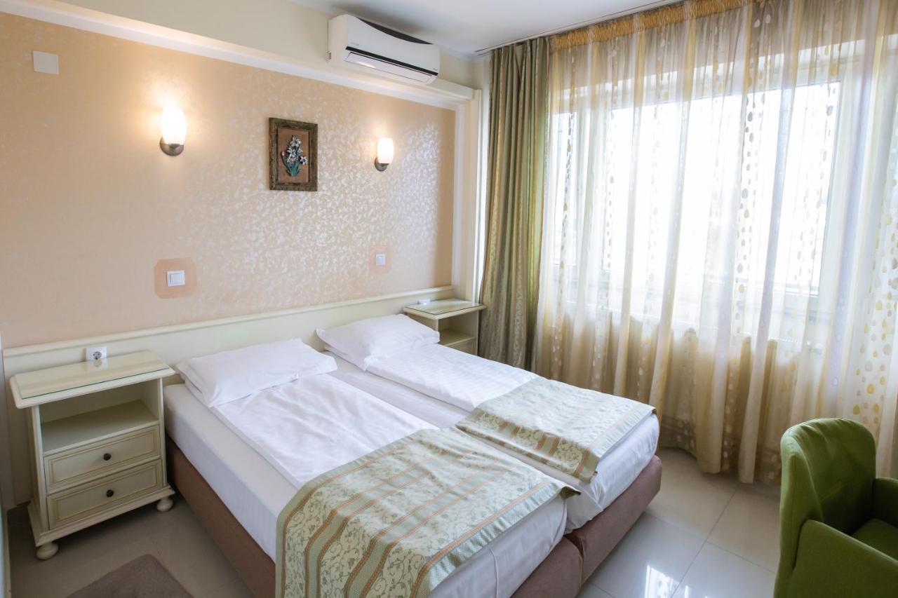 Hotel Seneca Baia Mare Extérieur photo