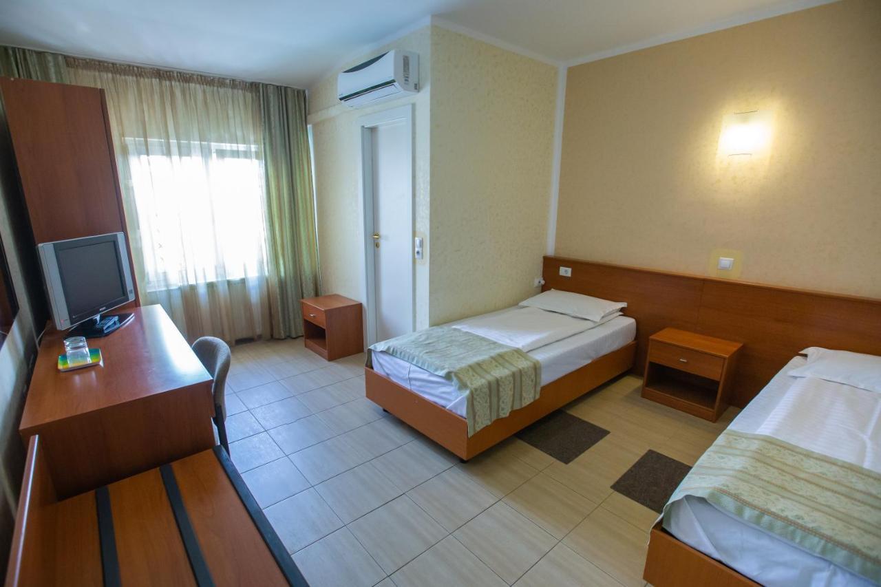 Hotel Seneca Baia Mare Extérieur photo