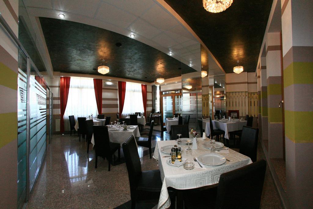 Hotel Seneca Baia Mare Extérieur photo