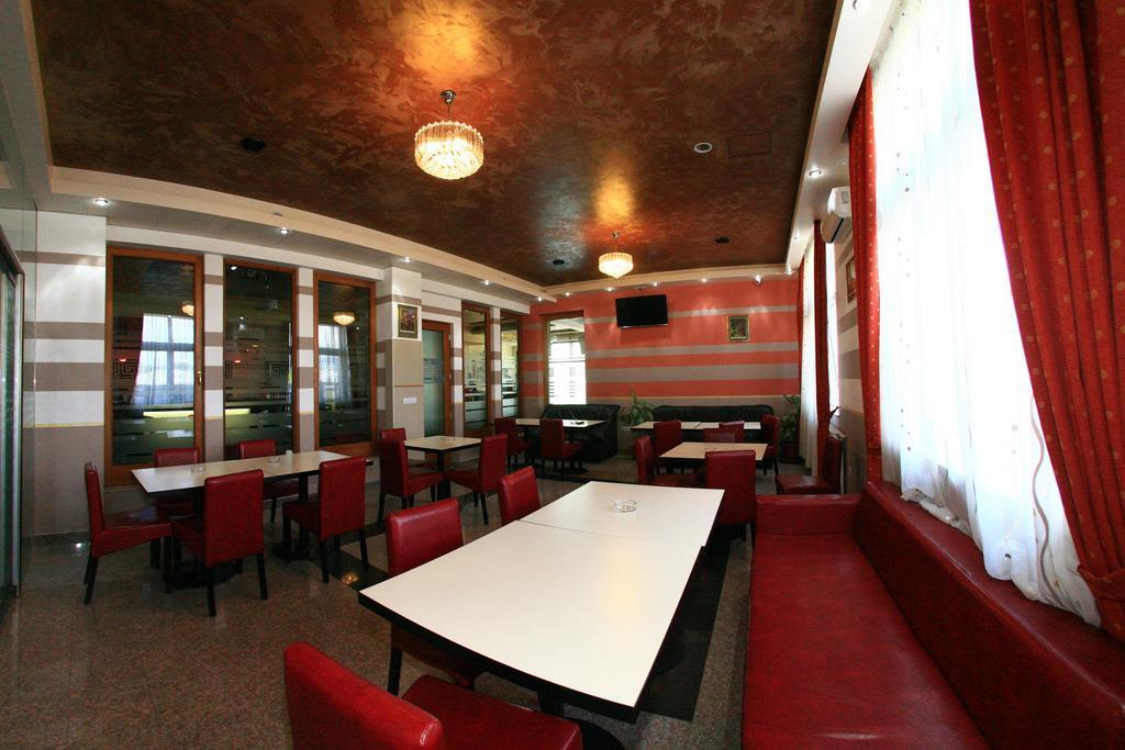 Hotel Seneca Baia Mare Extérieur photo