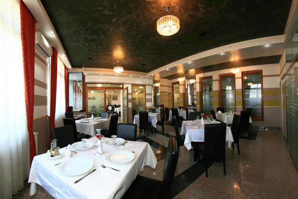 Hotel Seneca Baia Mare Extérieur photo