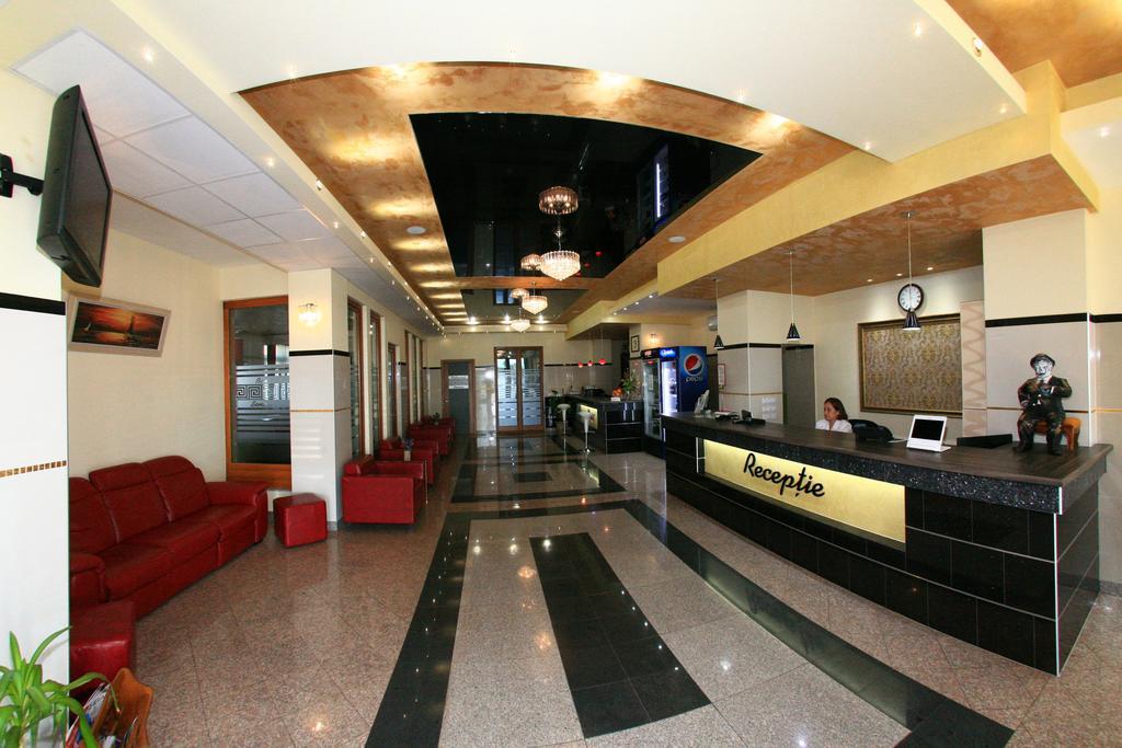 Hotel Seneca Baia Mare Extérieur photo