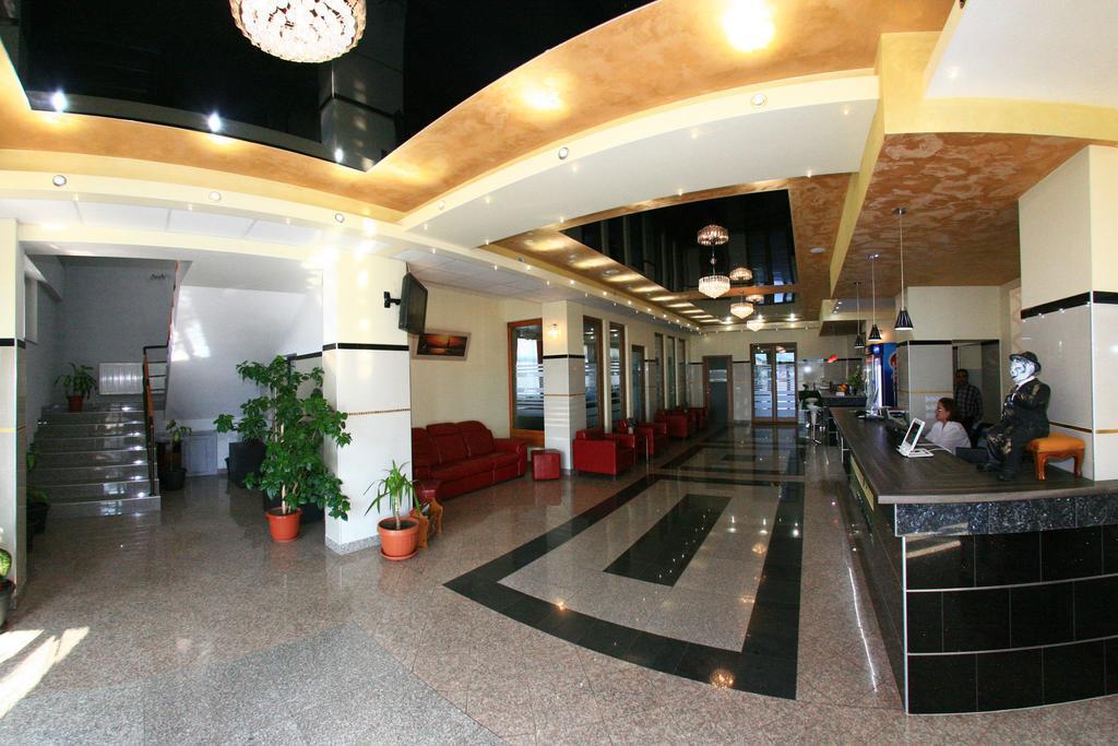 Hotel Seneca Baia Mare Extérieur photo