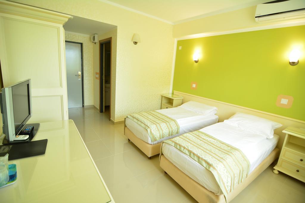 Hotel Seneca Baia Mare Extérieur photo