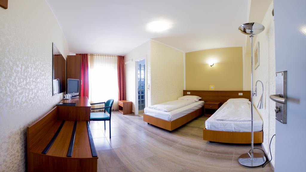 Hotel Seneca Baia Mare Extérieur photo