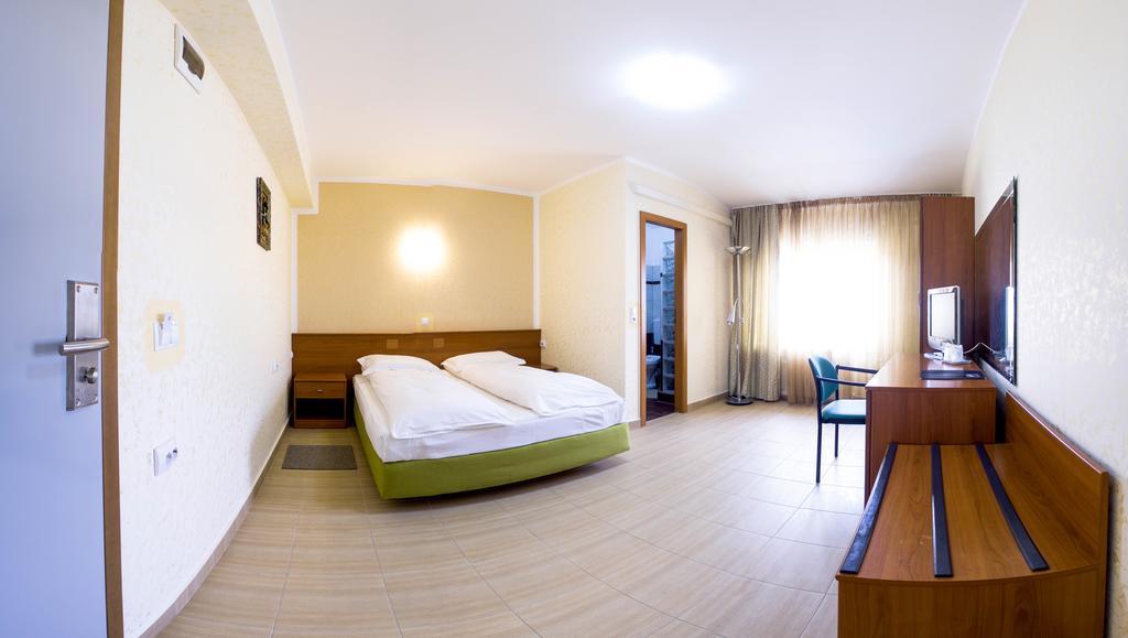 Hotel Seneca Baia Mare Extérieur photo