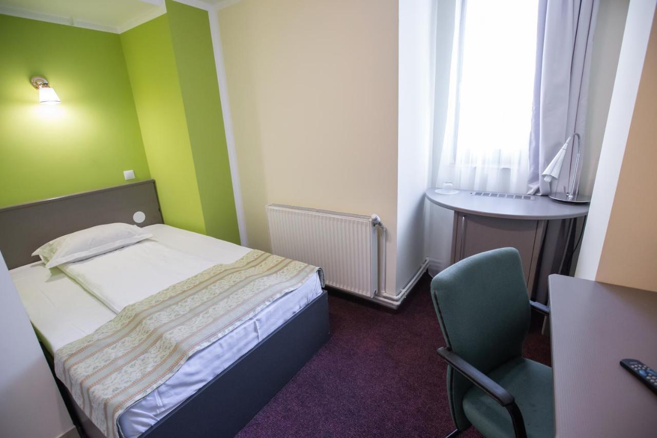 Hotel Seneca Baia Mare Extérieur photo