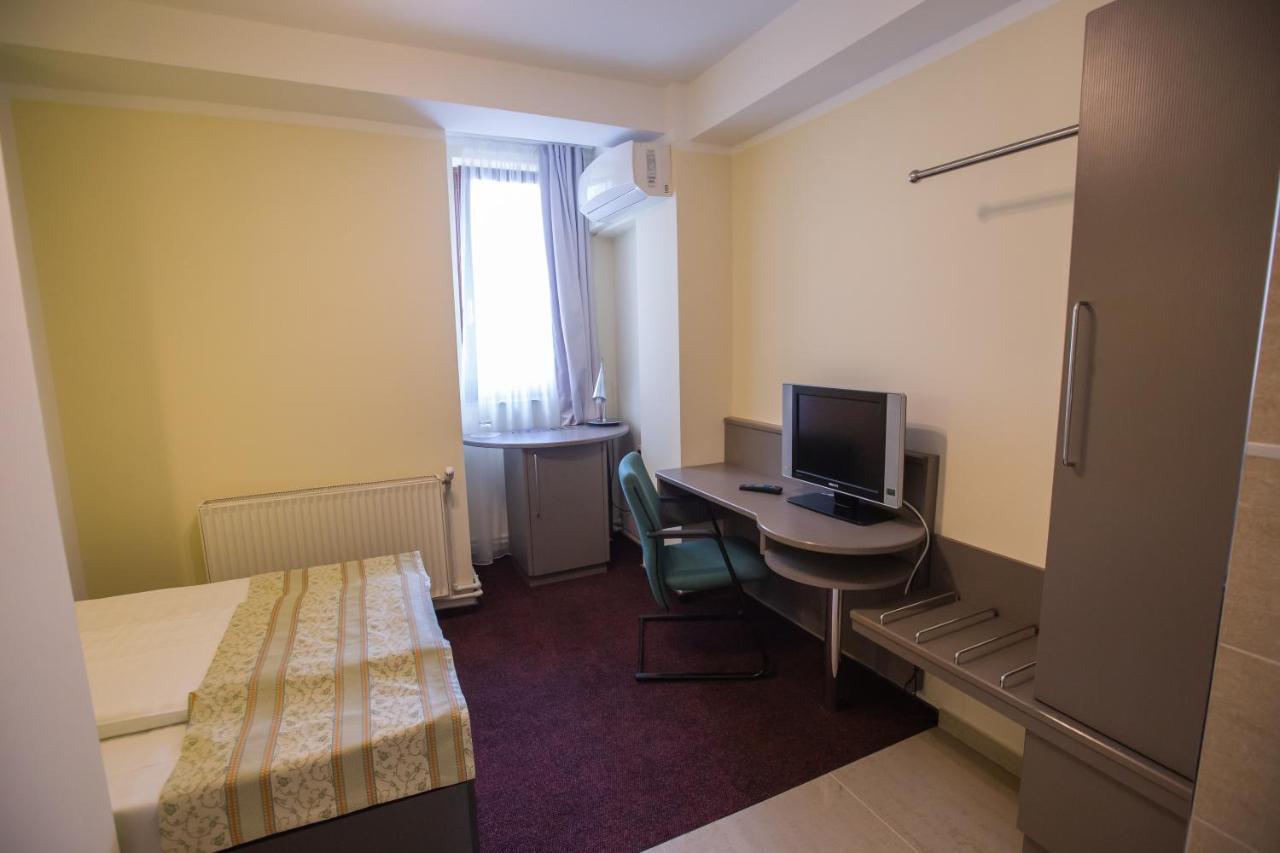 Hotel Seneca Baia Mare Extérieur photo